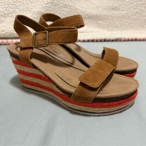 Stylish Tan and Red Wedge Sandals